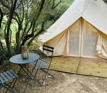 Cadenet Bed & Breakfast | Locations insolites "vie en plein air" cabane et tipi Bastide Bellugue maison d'hôtes reseau Bienvenue à la ferme à 3 mn de lourmarin