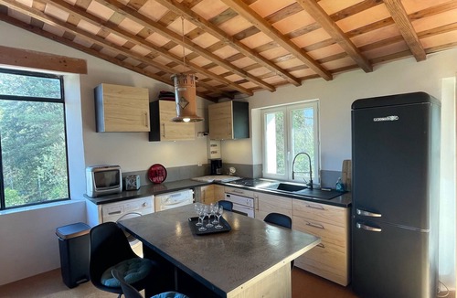 Mollans-sur-Ouveze House | Loft at the foot of the Ventoux with swimming pool, jacuzzi and balneotherapy.
