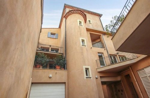 Orange Apartment | Look forward to an unforgettable vacation in this inviting vacation apartment!