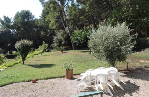 Cornillon-Confoux House | Loue haut de villa au calme piscine jardin arboré