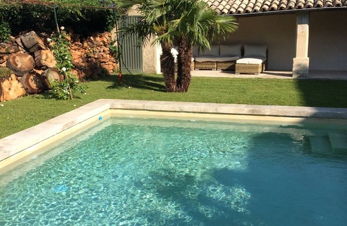 Lourmarin House | Lourmarin facing the castle, old bastide, garden and pool