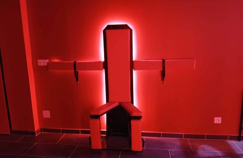 Manduel Apartment | Love room "La chambre des plaisirs secrets" (The room of secret pleasures)