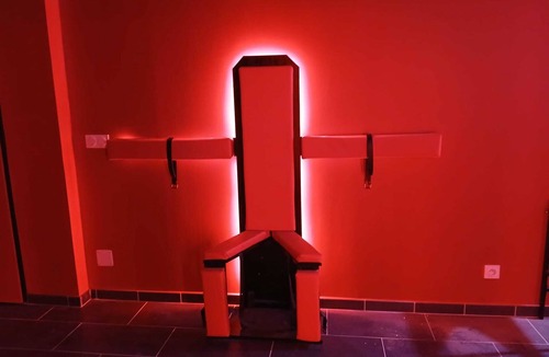 Manduel Apartment | Love room "La chambre des plaisirs secrets" (The room of secret pleasures)