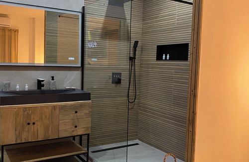 Istres Apartment | Love room/private jacuzzi/exceptional accommodation