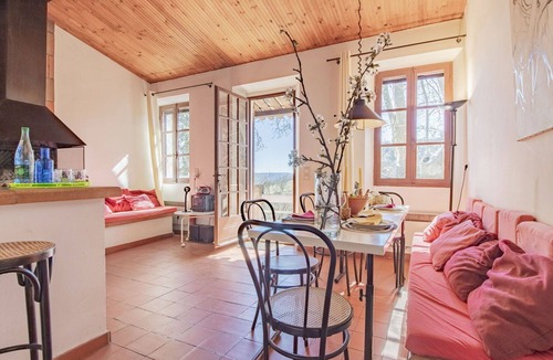 Puimichel Villa | Lovely apartment in villa for 4 guests with WIFI, patio, pets allowed and panoramic view
