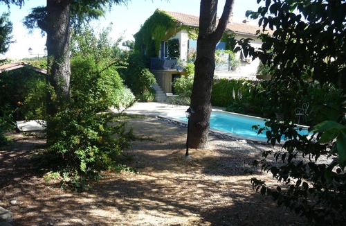 Maubec Apartment | Lovely Maubec apartment with private gardens, heated saltwater pool & internet