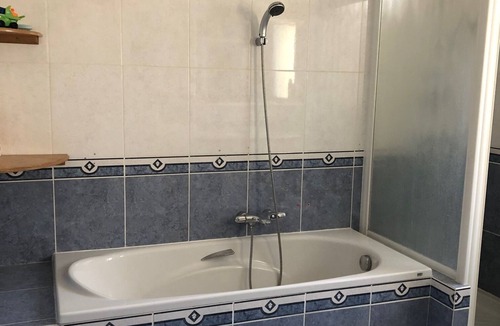 Pierrevert Apartment | Lovely room in Provence 5 minutes from the golf course, 50 meters from the tennis court.