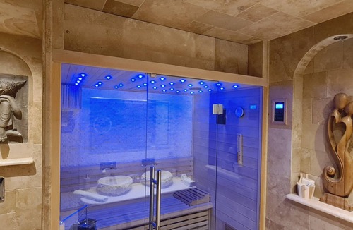 Hyeres City Centre Hotel | Loveroom La Garçonn'hyeres