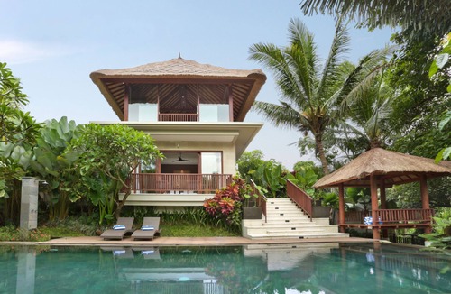 Kemenuh Villa | Lush Garden 2BR Villa near Tegenungan Waterfalls