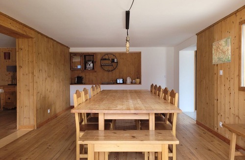 Pra Loup Ski Chalet | Luxury Chalet for 16 near Gondola, WiFi, Sauna, Movie Room – Pra Loup