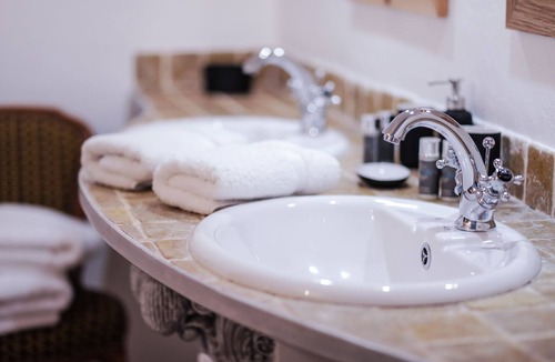 Paluds de Noves House | Luxury suite with terrace and private pool and spa - by feelluxuryholidays