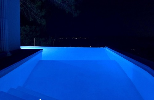 Laudun House | Luxury villa: SPA, infinity pool on the hillside
