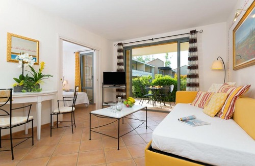 Saumane-de-Vaucluse Apartment | Madame Vacances Résidence Provence Country Club