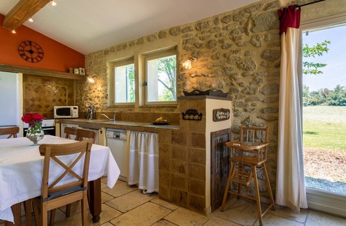 Grans House | MAGNIFICENT PROVENÇAL HOUSE 6 pers 3 bedrooms garden swimmingpool playground SPA