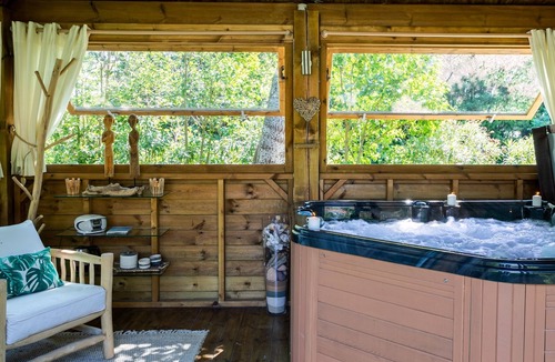 Grans House | MAGNIFICENT PROVENÇAL HOUSE 6 pers 3 bedrooms garden swimmingpool playground SPA