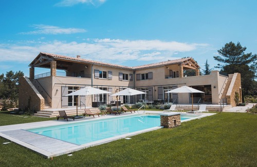 Menerbes House | Magnificent villa with swimming pool in Ménerbes, Picasso's adopted village.