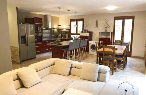 Cuges-les-Pins Villa | Magnifique Haut de Villa BBQ + Piscine Aucun vis à vis 15km de la Mer