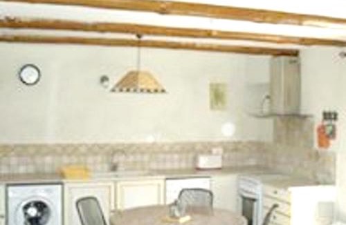 Monteux House | Maison accueillante à Monteux avec piscine partagée