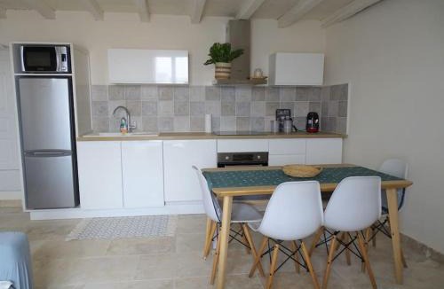 Chateauneuf-de-Gadagne House | Maison avec terrasse panoramique