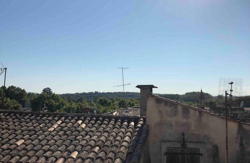 Montfrin House | Maison Cosy Lodge, 15 p, clim, wifi, cour, garage