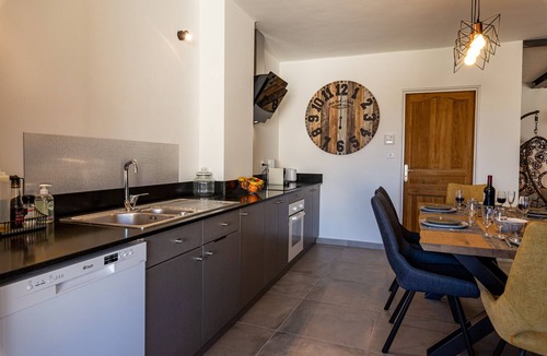 Chateauneuf-de-Gadagne House | Maison de Village - Bello Visto