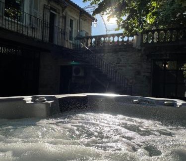 Saint-Victor-la-Coste Villa | Maison de Charme Provençale