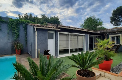 La Garde House | Maison de Vacances, Dans un Écrin de Verdure, Près de la mer