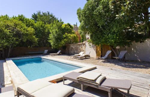 Mouries House | Maison de village à Mouriès avec piscine chauffée et jardin verdoyant, à 1 min des commerces - FR-1-599-69