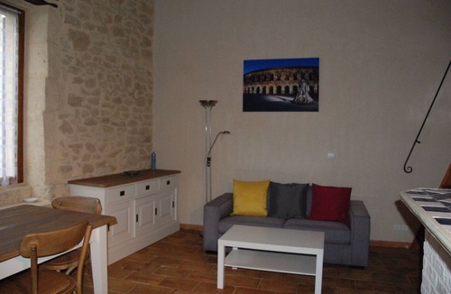 Sernhac House | Maison de Village Avec Terrasse et Garage Près du Pont du Gard