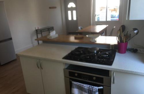 Cadenet House | Maison de village, les hirondelles