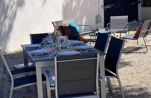 Saint-Mitre-les-Remparts House | Maison de L'etang de Berre, Douceur de Vivre en Provence