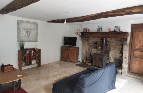 Saint-Quentin-la-Chabanne House | Maison spacieuse