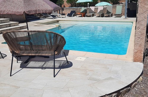 La Bouverie House | Maison Moderne Avec Piscine Privée Chauffée, et Proche Commerces