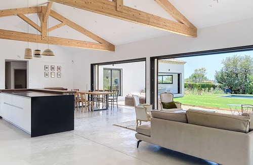 Cucuron House | Maison Neuve Proche Village, 250 m2 sur 3000 m2, 4 Chambres et 4 Salles D'eau
