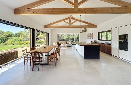 Cucuron House | Maison Neuve Proche Village, 250 m2 sur 3000 m2, 4 Chambres et 4 Salles D'eau