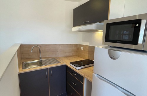 13th Arrondissement House | Maisonnette Calme vue Collines Idéal Pour un Couple Avec un Bébé