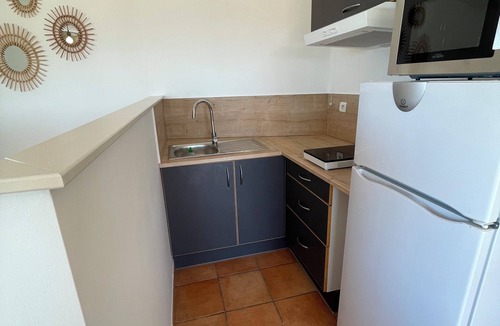 13th Arrondissement House | Maisonnette Calme vue Collines Idéal Pour un Couple Avec un Bébé