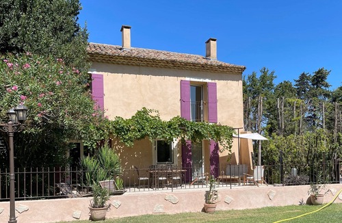 Chateauneuf-de-Gadagne Apartment | Mas de la Sacristière Alpilles