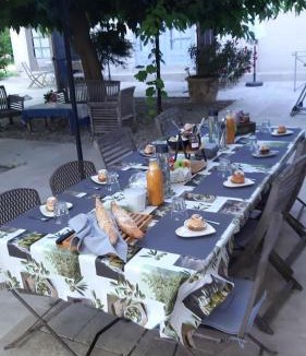 Le Thor Bed & Breakfast | Mas des Cigognes