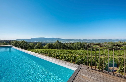 Trets Villa | Mas Du Chateau - Six Bedroom Villa, Sleeps 14