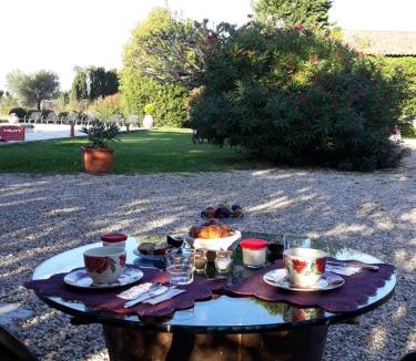 Lagnes Bed & Breakfast | Mas La Pomarede