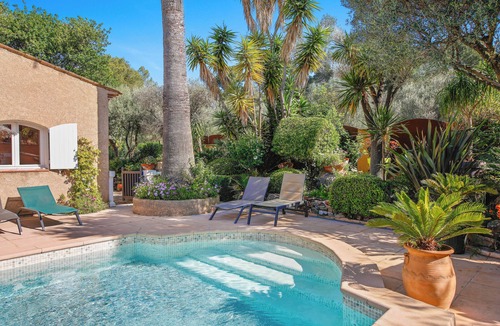 Carqueiranne Villa | Mas provencal, with swimming pool, pool house, near the sea, trade