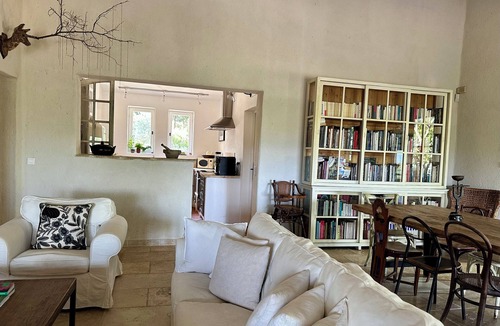 Joucas House | Mas Très Confidentiel, near Gordes, beautiful view of the Luberon mountains