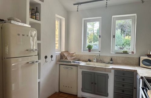 Joucas House | Mas Très Confidentiel, near Gordes, beautiful view of the Luberon mountains