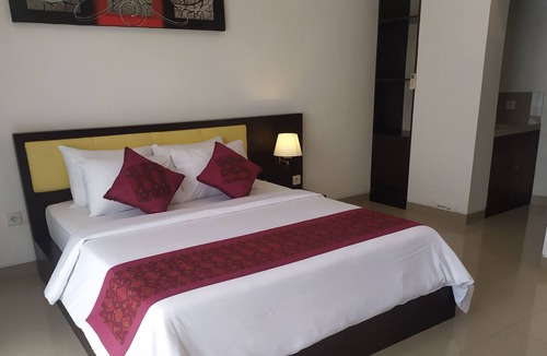 Pengosekan Villa | Modern House opposite to famous guest activity Titi Batu