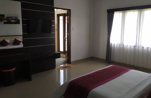 Pengosekan Villa | Modern House opposite to famous guest activity Titi Batu