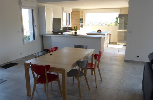 Pertuis House | Modern South Luberon villa, 18m swimming corridor, panoramic view of Ste Victoire