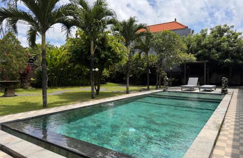 Dalung Apartment | Modern Studio with Pool Between Canggu and Ubud
