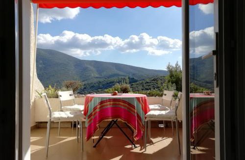 Mollans-sur-Ouveze Apartment | Mont-Ventoux, Provence, Appartement avec vue panoramique et piscine