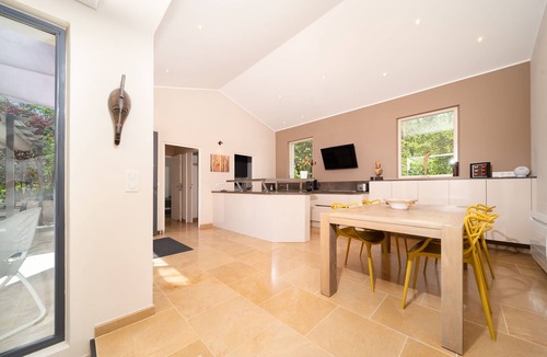 Simiane-la-Rotonde Villa | New, bright house with heated private pool in the heart of Provence